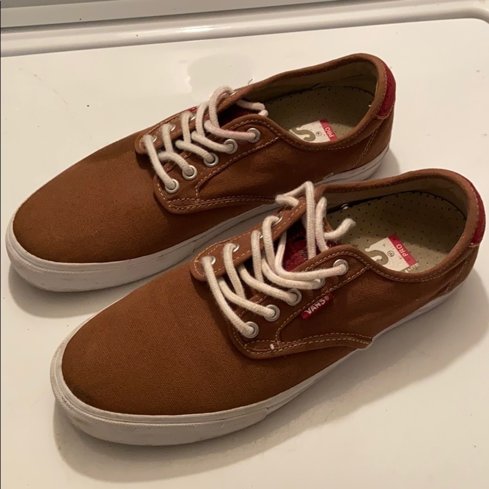 Men’s camel vans